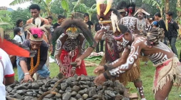 18 Tradisi Adat Istiadat Paling Unik Di Kalimantan Tengah